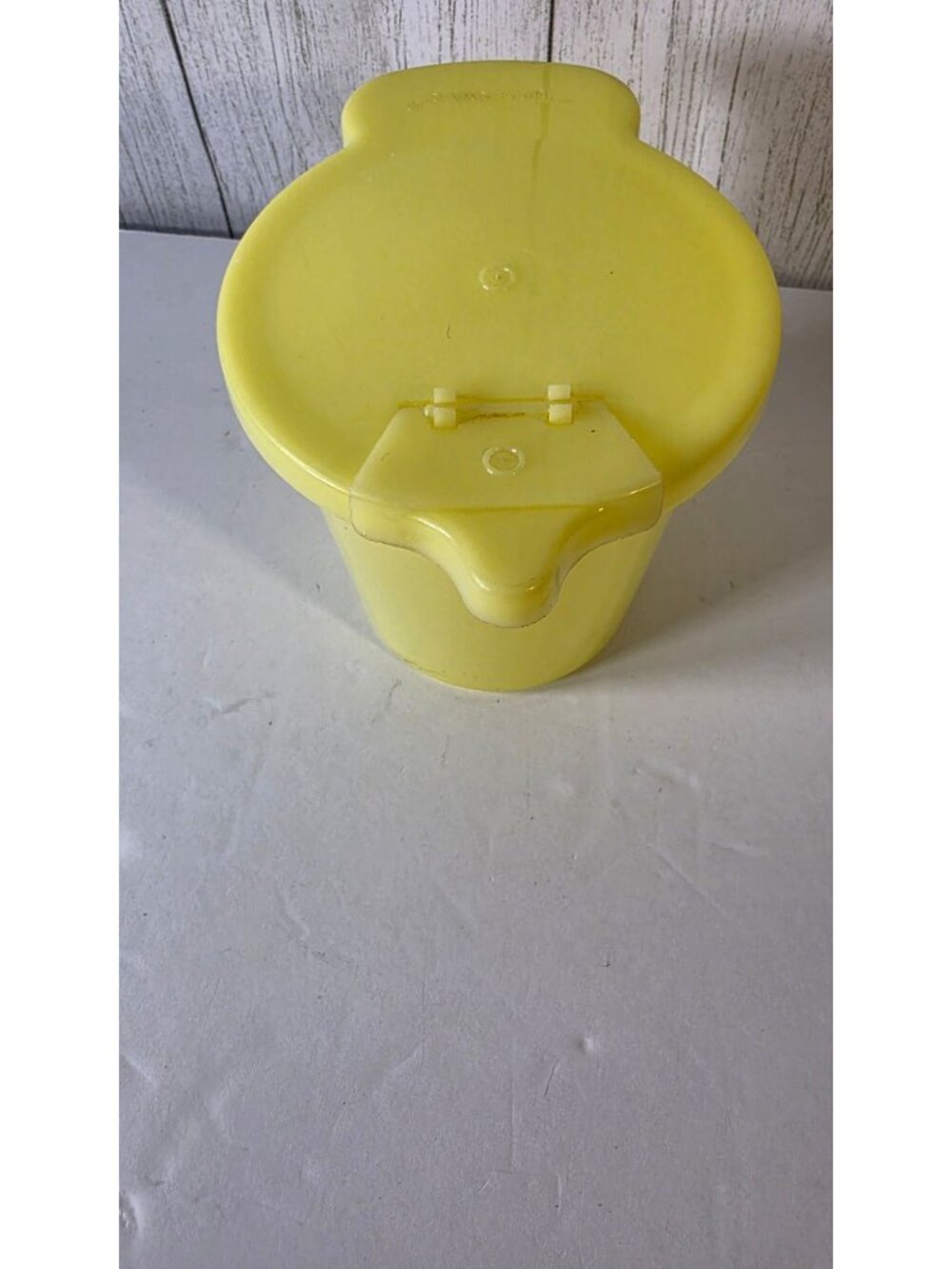 VINTAGE TUPPERWARE YELLOW CREAMER PITCHER FLIP TOP LID 574-12 RETRO KITCHEN SERV